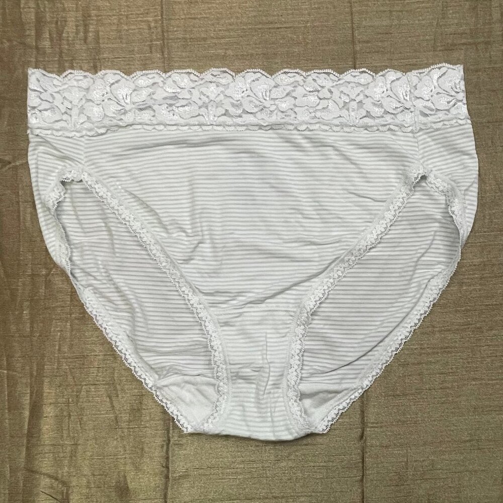 Vanity Fair Lace Hi Cut Brief Panty L/7 Light Green Stripes NWOT